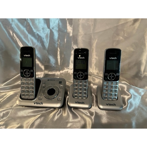 Vtech 3 Handset Cordless Phone Answering System Caller-ID Black / Silver WORKING - Picture 1 of 9